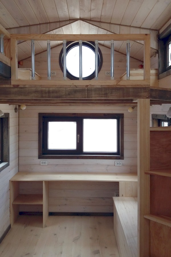 La TinyHouse de Brigitte : La Mezzanine et le Bureau